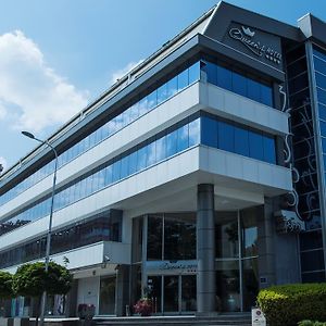 Queen's Hotel - Zebra Center